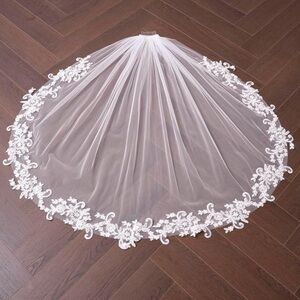 Elegant White Lace Hair Veil